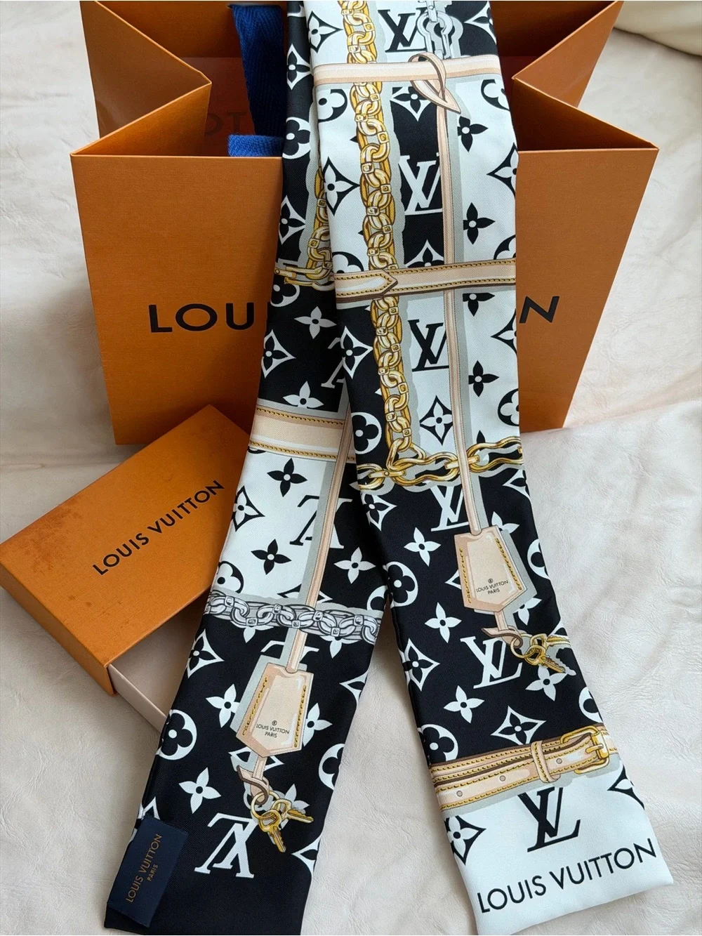 Louis Vuitton Black & White Monogram Confidential Bandeau Scarf